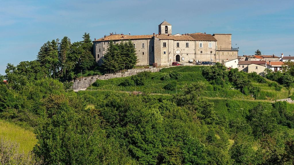 "Rikollinen" iski autonrenkaisiin ensimmäisen kerran heinäkuussa Vastogirardin historiallisen keskustan lähellä.