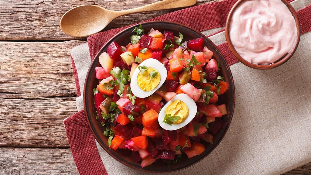 Perinteisen rosollin voi tarjoilla vaikkapa näin.