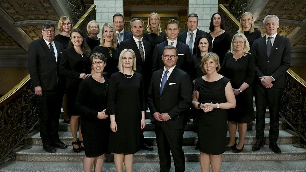 Pääministeri Petteri Orpon (kok.) hallitus kesäkuussa. Wille Rydman (ps.) on sittemmin korvannut Vilhelm Junnilan (ps.).