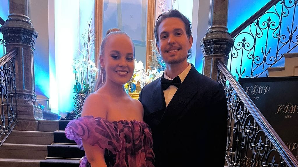 Miisa ja Tomas Grekov saapuivat Kämpiin juhlimaan Suomen itsenäisyyttä.