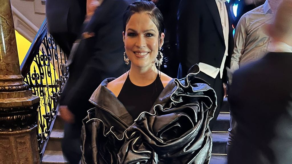 Jenni Vartiainen saapui Linnan juhlien jatkoille näyttävässä tyylissä.