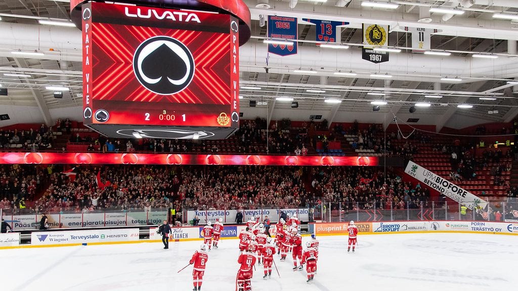 Ässät tunnetaan perinteisesti patalogostaan.