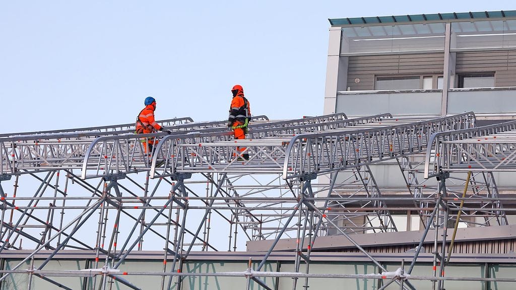 EK kertoo, että talouden laskusuhdanne koettelee erityisesti rakentamista sekä teollisuutta.