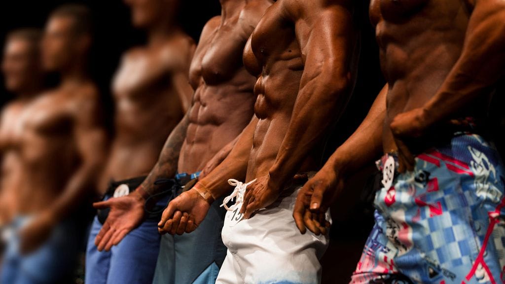 Lukuisia kehonrakennusmestaruuksia urallaan voittanut legenda antoi ohjeensa. Kuvituskuva.