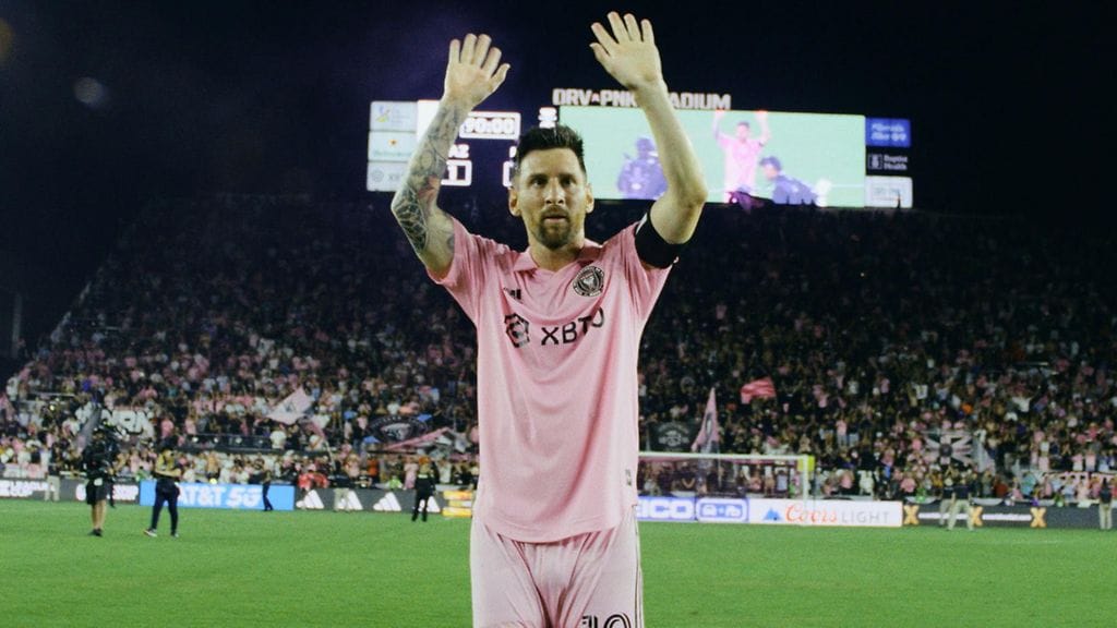 Messin sopimus Inter Miamin kanssa ulottuu vuoteen 2025. Sopimuksen kokonaisarvoksi on arvioitu noin 150 miljoonaa dollaria. Siirto pitää sisällään myös merkittävän yhteistyösopimuksen elektroniikkajätti Applen kanssa.