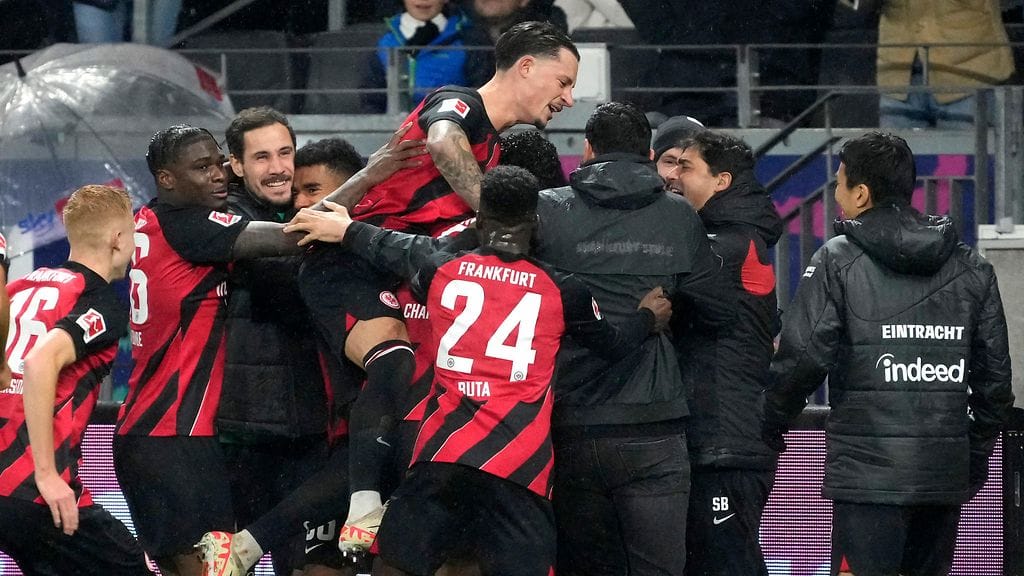 Frankfurt tarjoili Bayernille hurjan selkäsaunan.