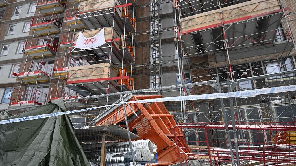 Tämä hissi romahti rakennustyömaalla Sundbybergissä Ruotsissa.