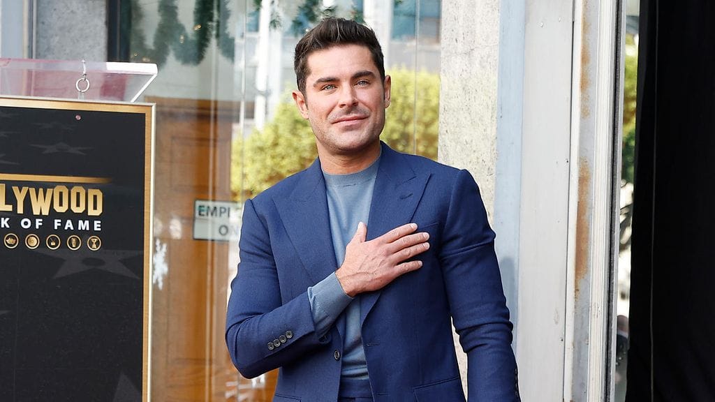 Zac Efron vietiin hänen edustajansa mukaan varotoimenpiteenä uima-altaasta sairaalaan Ibizalla, Espanjassa.