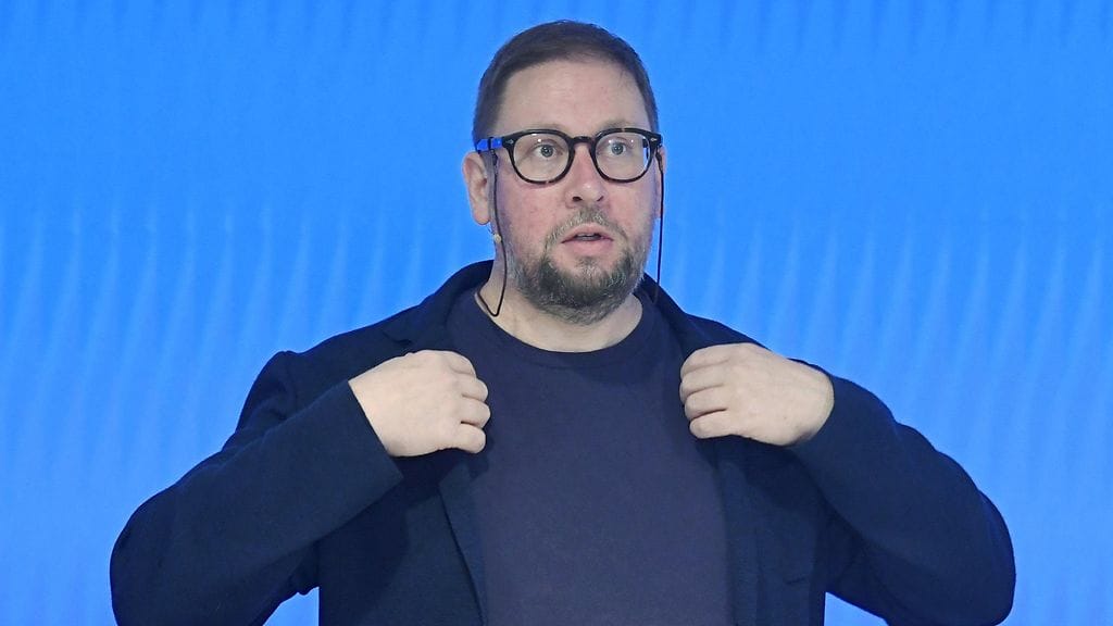 Apulaispormestari Arhinmäkeä epäillään myös vahingonteosta ja raideliikenteen häirinnästä juhannusaattona.