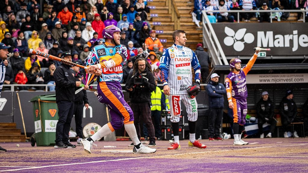 Miesten Superpesiksen kaikkien aikojen lyöjäkuninkaan Roope Korhosen tilastot eivät enää ensi kaudella kaunistu supervuorossa.