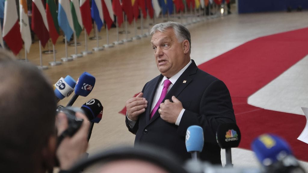 Unkarin pääministeri Viktor Orbán uhoaa jälleen estävänsä Ukrainalle tärkeät EU-päätökset.