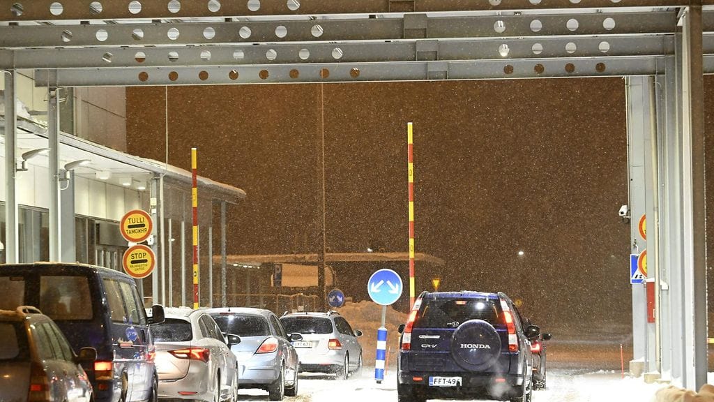 Tältä itärajalla näytti, kun raja-asema aukeni.