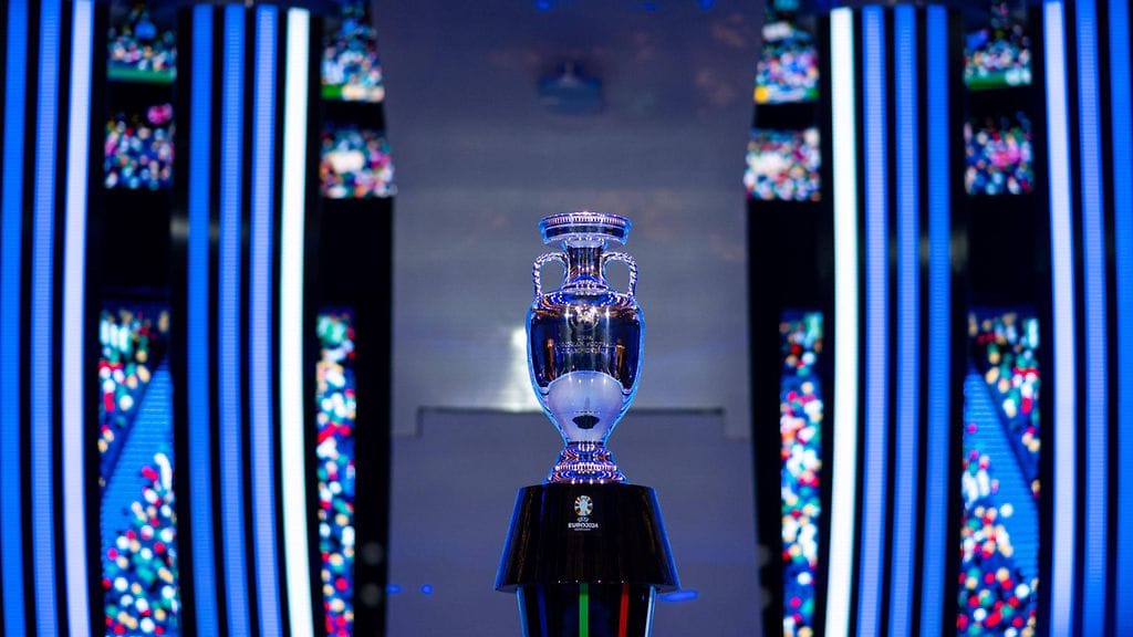 Ensi kesänä Saksassa pelattavien jalkapallon miesten EM-kisojen lohkoarvonta suoritettiin 2. joulukuuta Hampurissa.