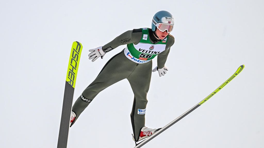 Jens Lurås Oftebro kaatui rajunnäköisesti Ramsaun kilpailussa.