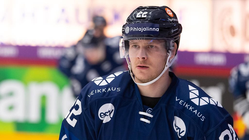 Arttu Ruotsalainen jättää Sveitsin EHT-turnauksen kesken loukkantumisen takia.