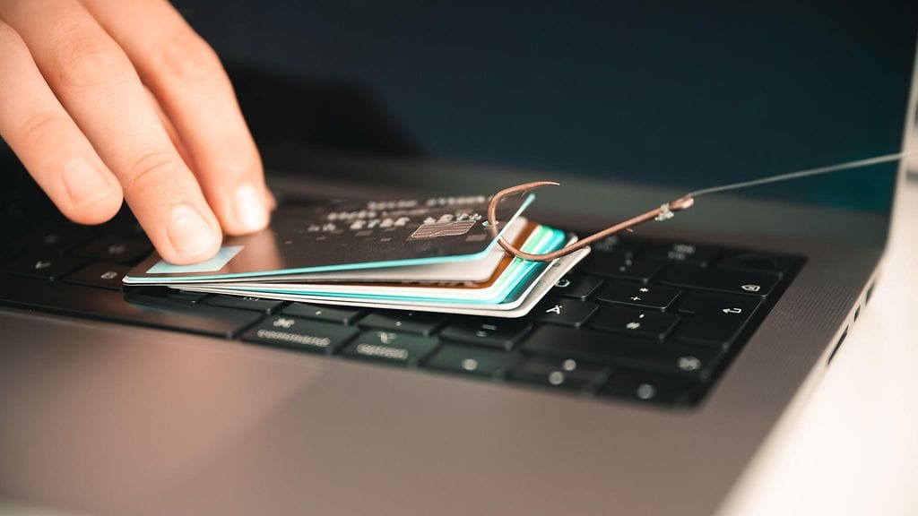 Älä klikkaa tekstiviesteissä olevia linkkejä tai syötä pankki- tai maksutietoja linkkien takaa aukeaville sivustoille.