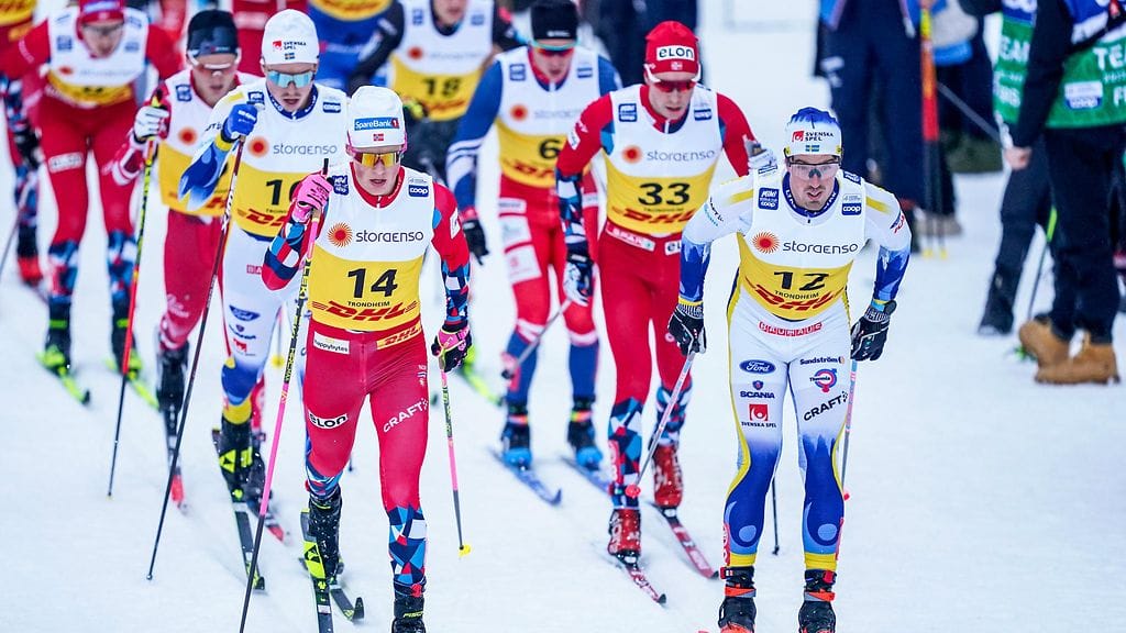 Miehet hiihtivät maailmancupin yhdistelmäkilpailun naisten kisan jälkeen Trondheimissa.