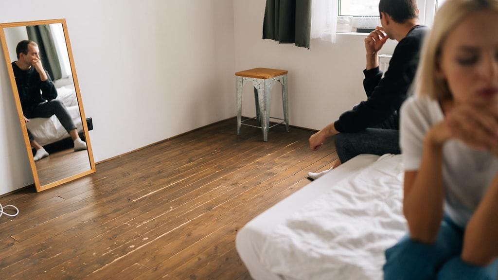 Älykkäät miehet haukkuvat kumppaneitaan vähemmän.