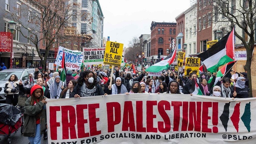 Palestiinalaisten tukijat osoittivat mieltään Washingtonissa 17. joulukuuta 2023. Mielenosoittajat vaativat välitöntä tulitaukoa ja tuomitsevat Israelin hyökkäykset Gazassa.