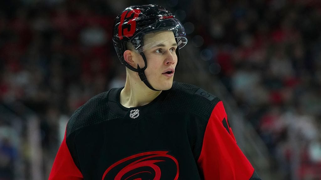 Jesse Puljujärvi yrittää raivata tietään takaisin NHL-kaukaloihin.