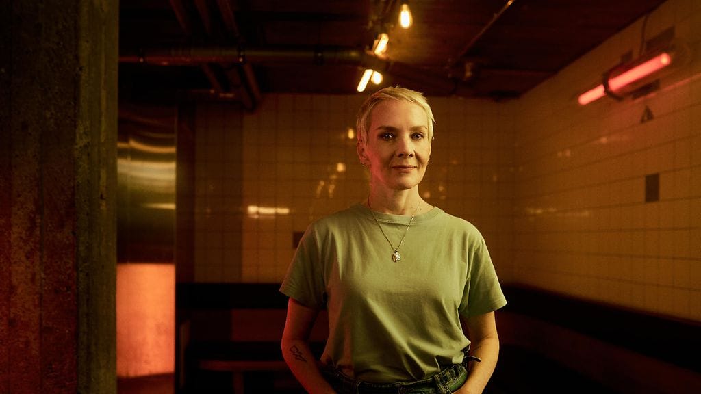 Toimittaja Maria Veitola kirjoittaa Instagramissa saaneensa vihaviestejä, joissa häntä ja hänen lastaan on uhkailtu väkivallalla ja raiskauksella.