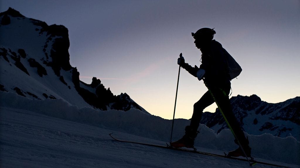 Lupaava vuorihiihtäjä on poissa. Kuvituskuva.