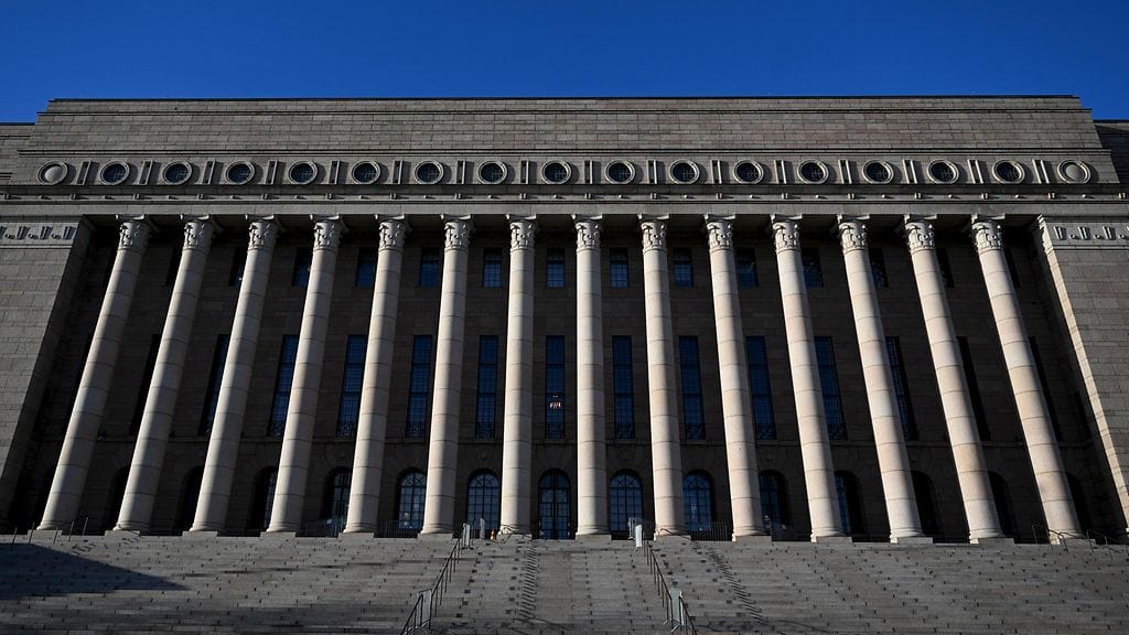 Kaksi ministeriä vaihtuu tänään hallituksessa.