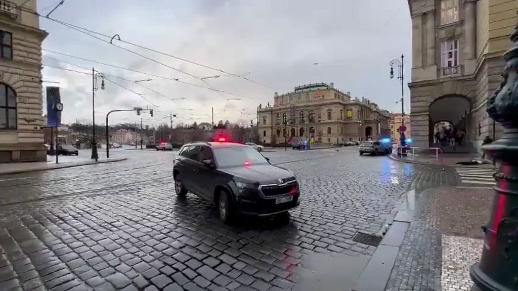 D7h9FeSgu7ZGS1NU.mp4.00_00_04_35.Still001