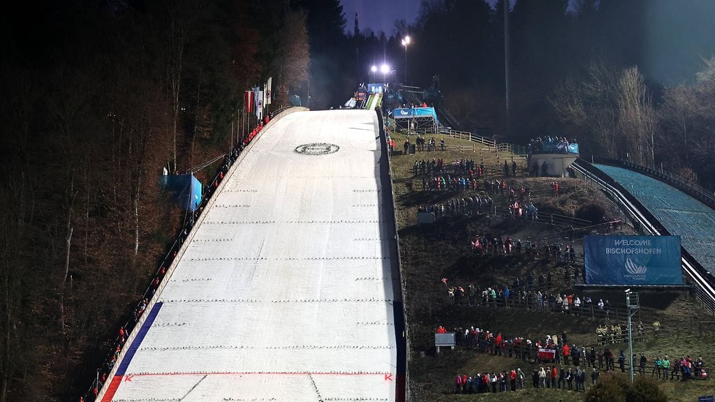 Bischofshofenissa kisataan normaalisti mäkiviikolla. (Arkistokuva)