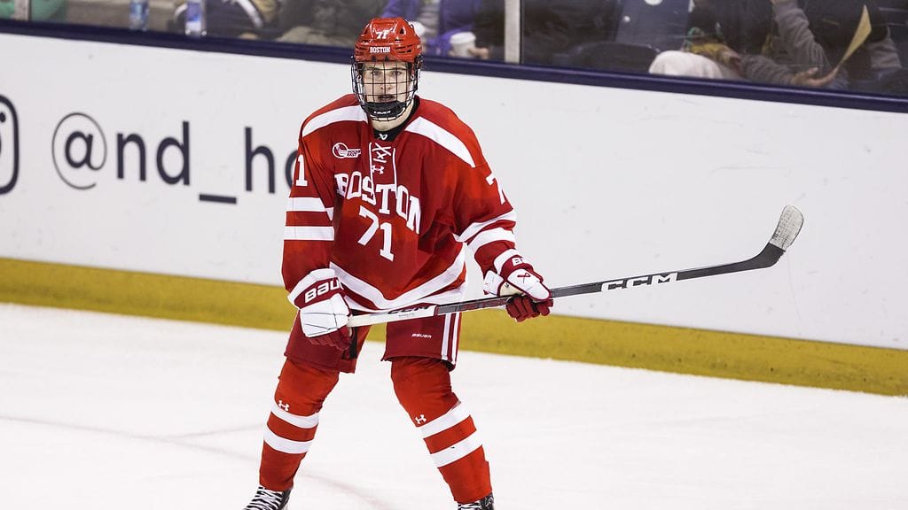 Macklin Celebrini, 17, ei saanut pelikieltoa Sveitsi-ottelun taklauksestaan.