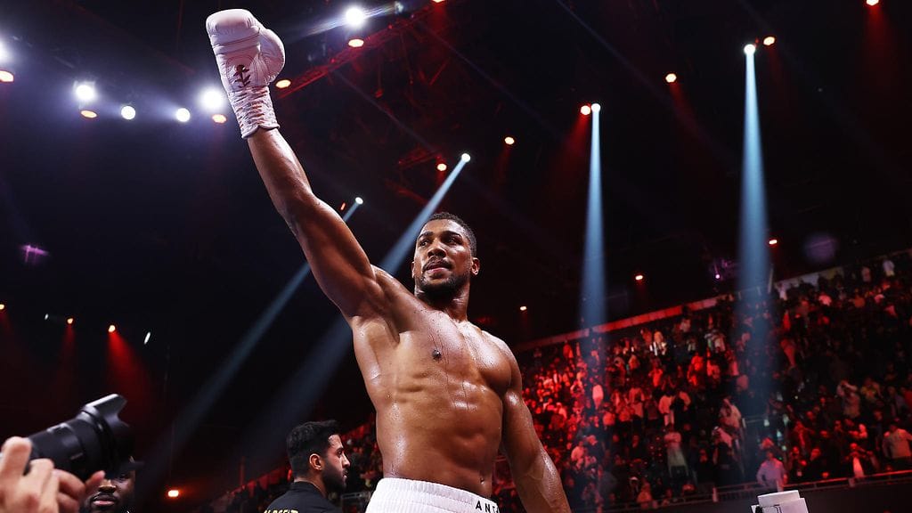 Anthony Joshua oli vakuuttava Riadin nyrkkeilyillassa.