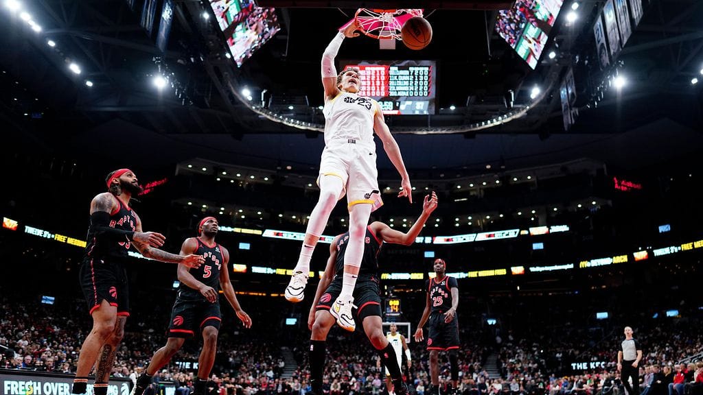 Lauri Markkanen pussitti 30 pistettä voitokkaassa Toronto-ottelussa.