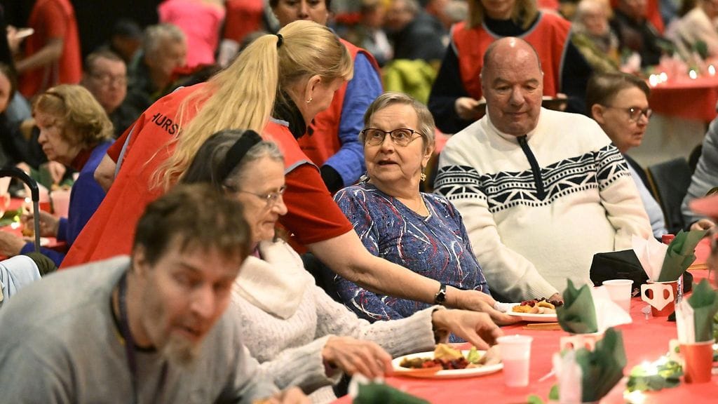Hurstin avun perinteistä vähävaraisten joulujuhlaa vietetään Helsingin Messukeskuksessa.