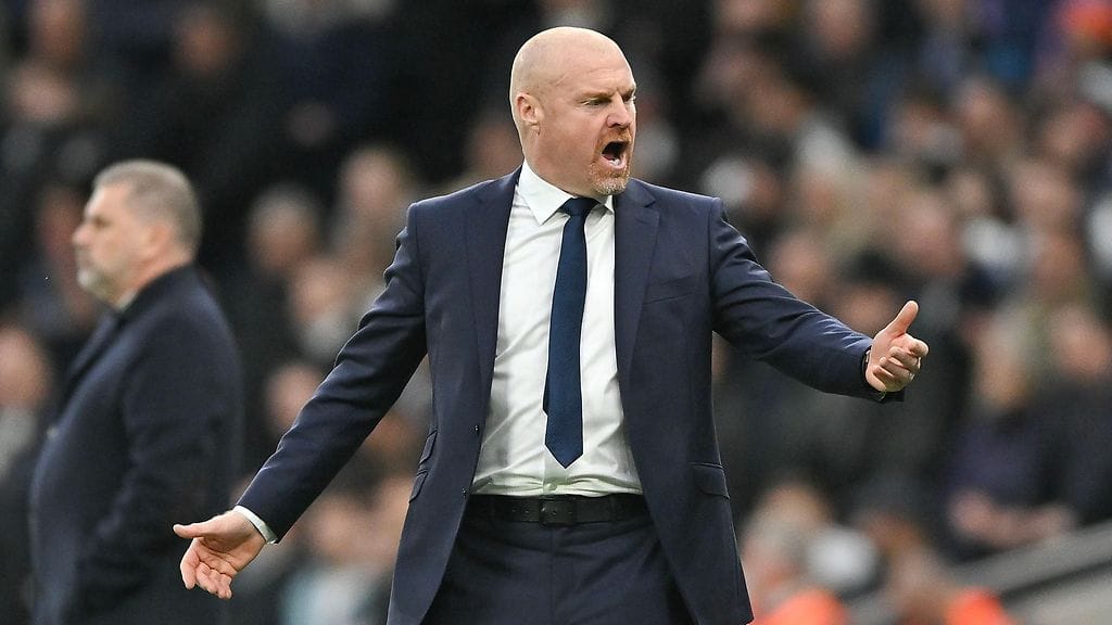 Sean Dyche oli raivoissaan Manchester Cityn saamasta rangaistuspotkusta.