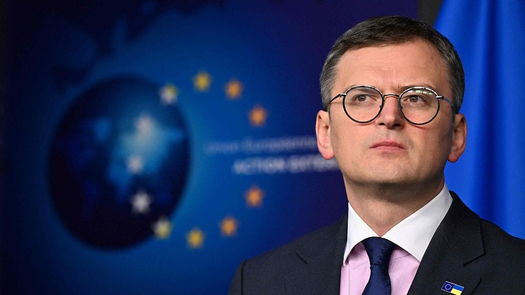 Ukrainan ulkoministerin Dmytro Kuleban mukaan lähes kaikki Venäjän aseisiinsa käyttämät tärkeät osat tulevat länsimaista.