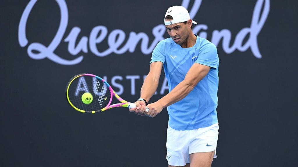 Rafael Nadal harjoittelemassa Brisbanessa 28. joulukuuta.