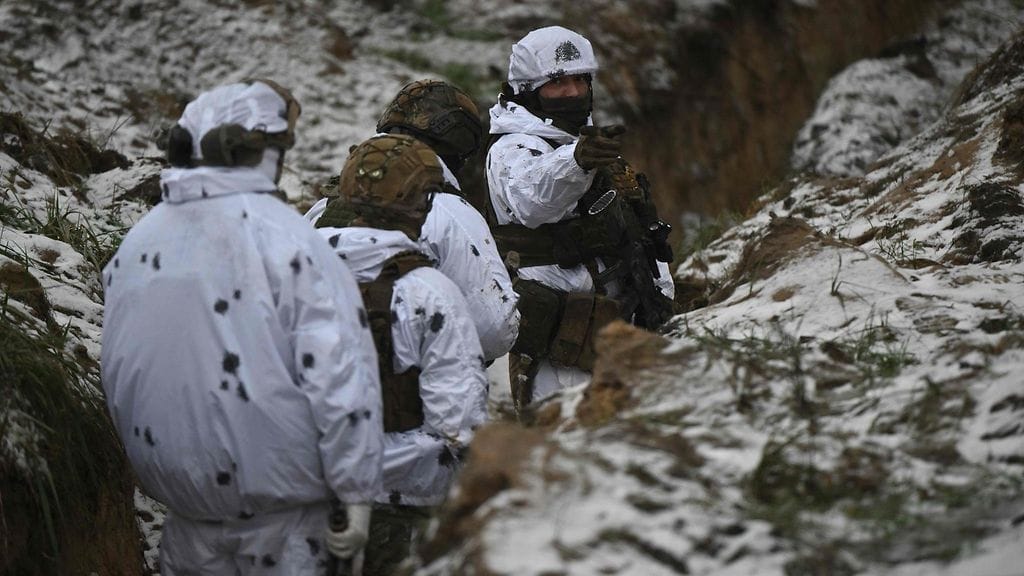 LK 30.12.2023 Ukrainalaisia sotilaita osallistumassa sotaharjoitukseen tuntemattomassa paikassa Harkovan alueella 1. joulukuuta 2023.