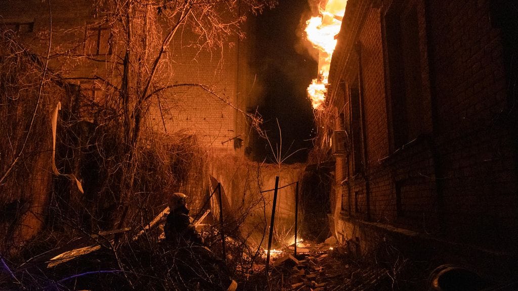 Kuvaa Venäjän tekemästä iskusta Itä-Ukrainaan uudenvuodenaattona 2023.