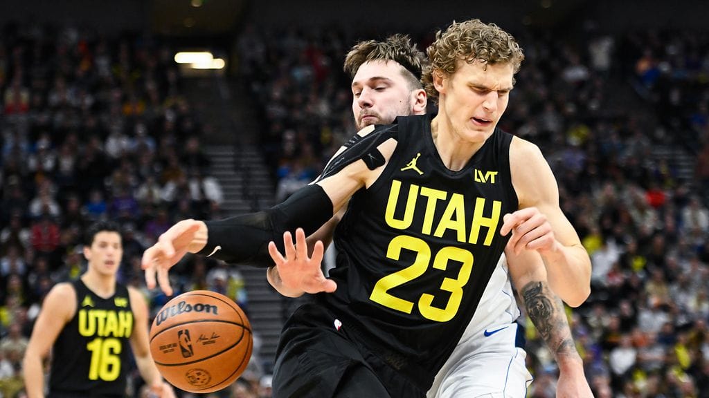 Lauri Markkanen pelasi yön NBA-kierroksella olkapää teipattuna.