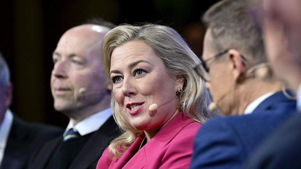 Jutta Urpilainen pitää Jussi Halla-ahon ajatusta syntyperäisyysvaatimuksen ulottamisesta ministereihin ja kansanedustajiin lohduttomana ja jakavana viestinä.