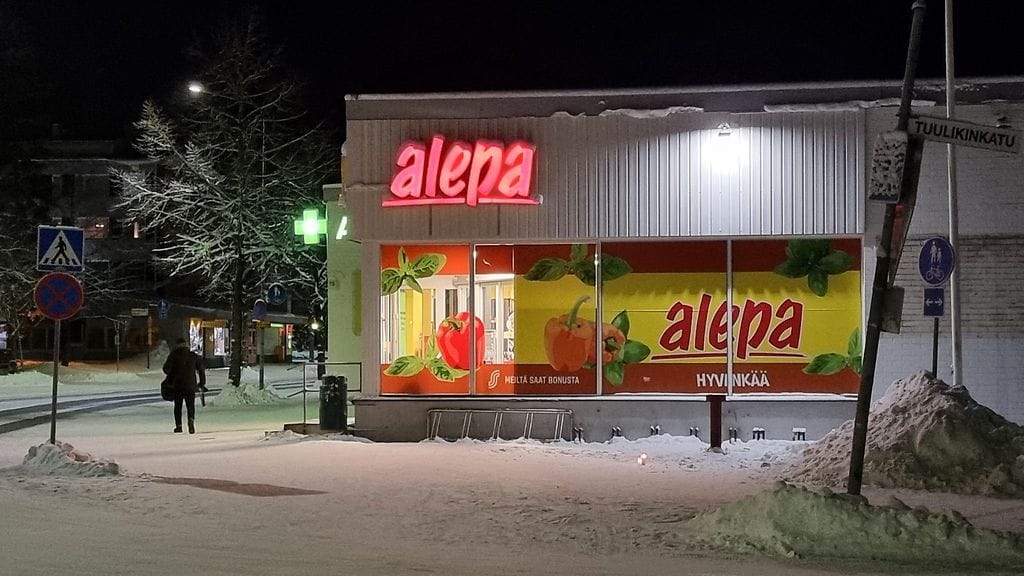 Sivulliset ovat huomanneet, että ovat riidelleet keskenään ja päättynyt noin onnettomasti, että toinen oli puukottanut toista siellä Alepan edustalla, tutkinnanjohtaja Rauno Jämsä kertoo MTV Uutisille.