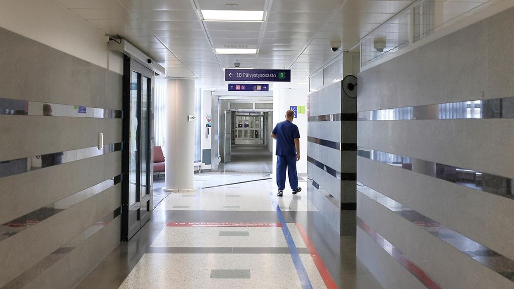 Eduskuntaan saapuneen lakiesityksen mukaan hyvinvointialueiden olisi opittava suojaamaan tilojaan ja tarvittaessa siirrettävä palveluitaan joko turvaan tai tavoittamaan haavoittuneita sotilaita.