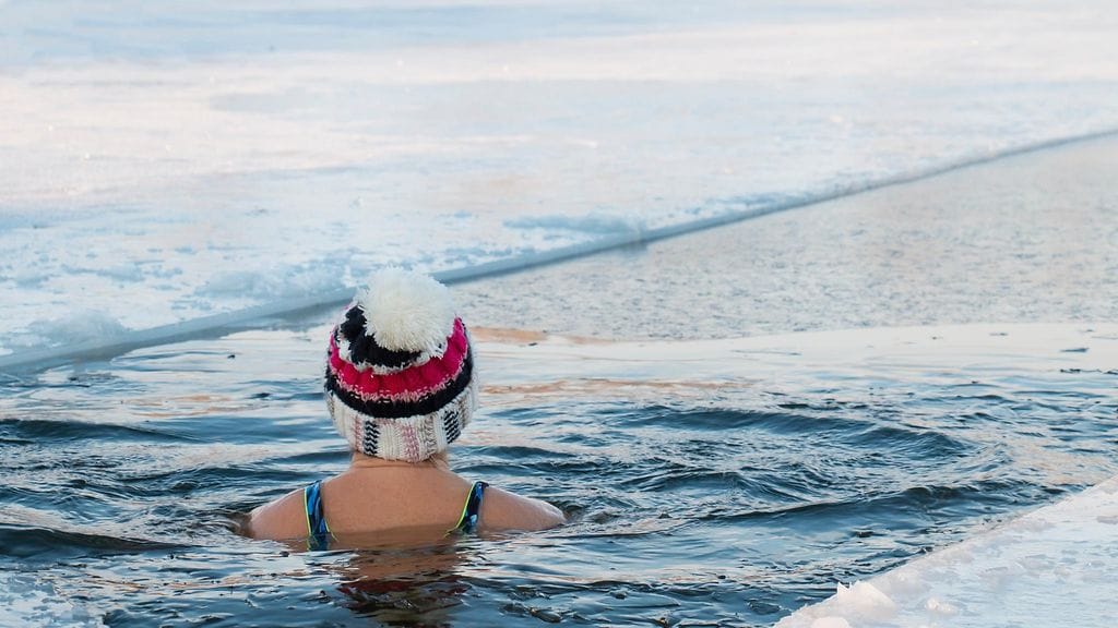 Kokenut avantouimari lähti pidemmälle kuin aiemmin ja uupui kesken matkan. Kuvituskuva.