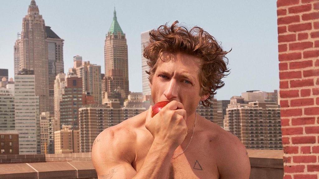 Jeremy Allen White poseerasi Calvin Kleinille jo toistamiseen tänä vuonna.