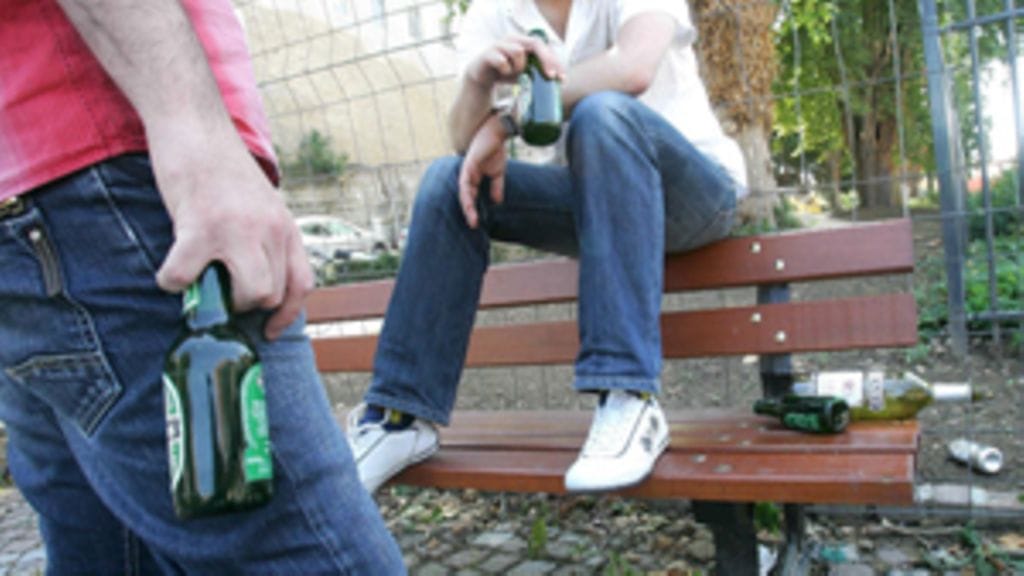 Alkoholilla on usein vaikutusta kaupungilla tapahtuvaan turvattomuuteen.