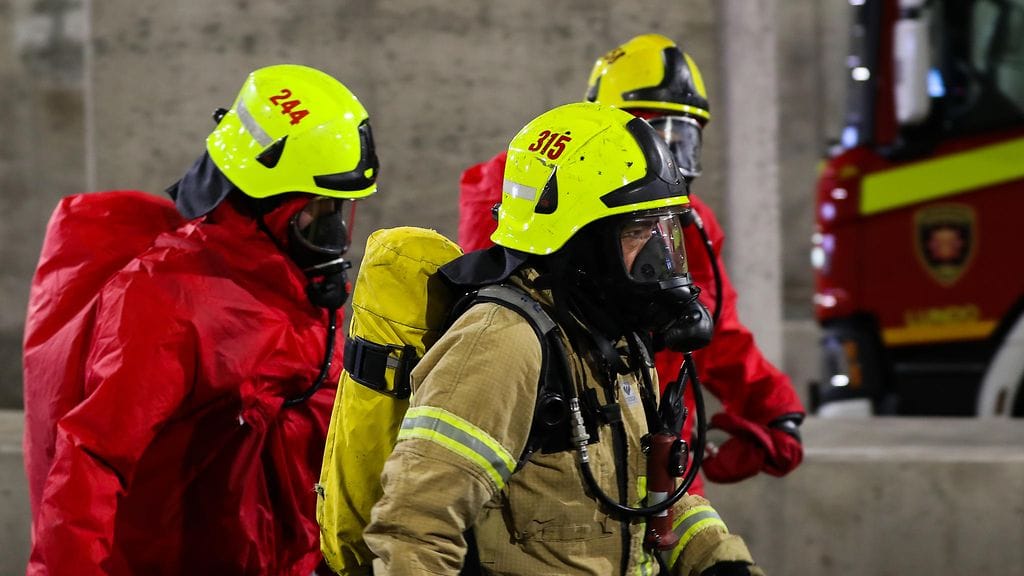 Sisäministeriön pelastusosaston laatimassa virkapukuohjeessa ole asianmukaisia talvivaatteita pelastajille.