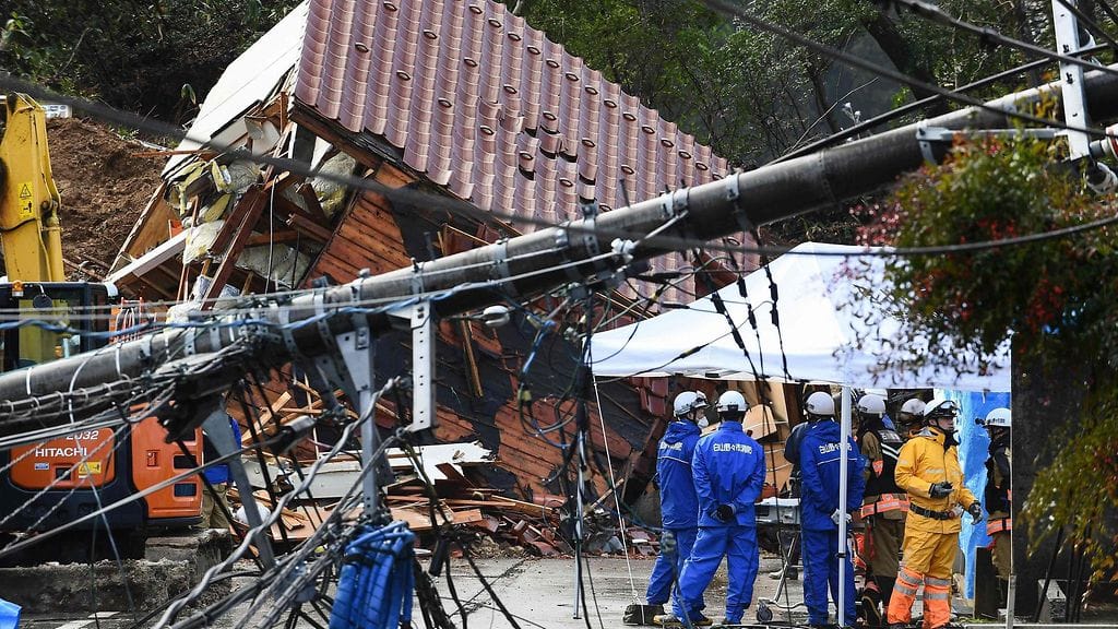 Kateissa on viranomaisten mukaan edelleen noin sata ihmistä.
