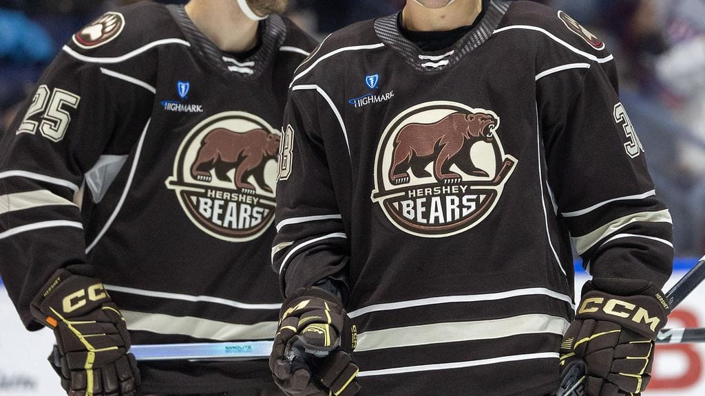 Kuvituskuva Hershey Bearsin pelipaidoista.