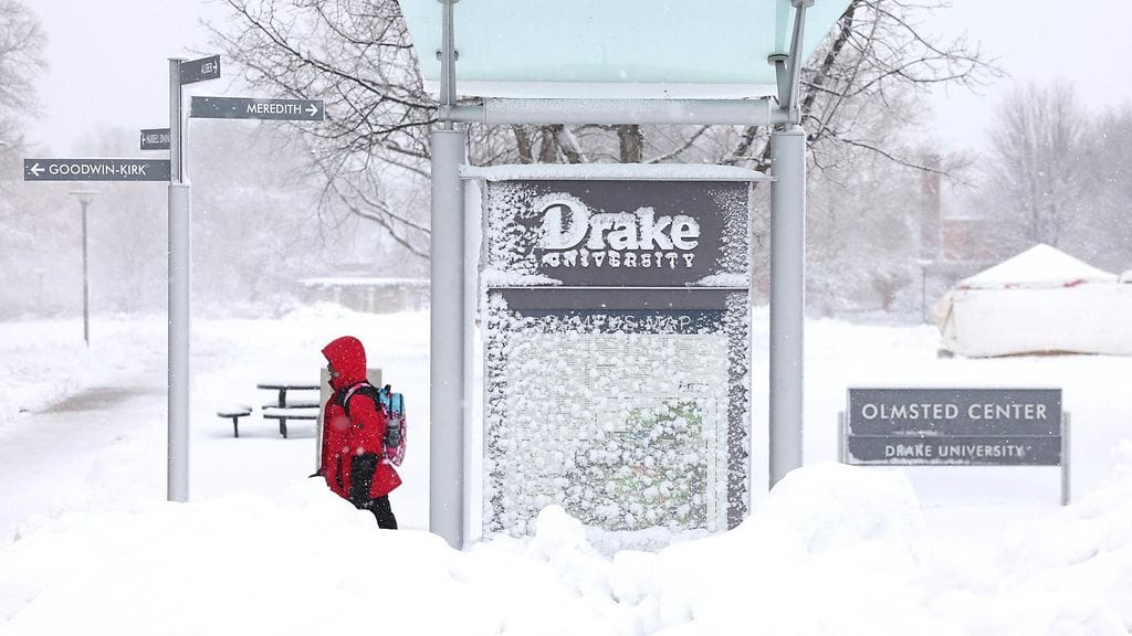 Yhdysvalloissa myrskyrintama on moukaroinut maan etelä- ja pohjoisosia, Yhdysvaltain kansallinen sääpalvelu kertoo.