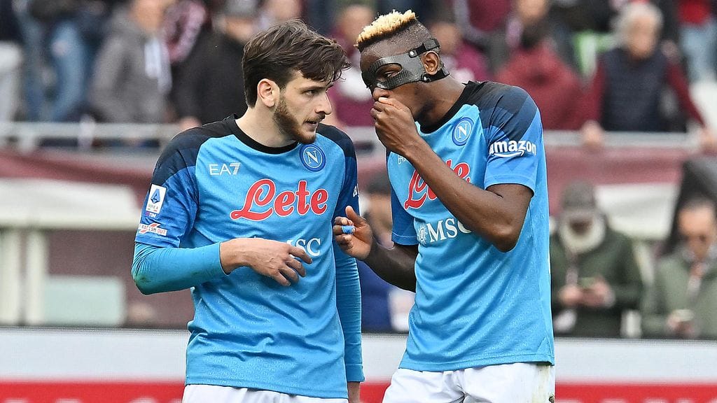 Kvicha Kvaratskhelian (vas.) agentti teki röyhkeän väitteen Victor Osimhenista.